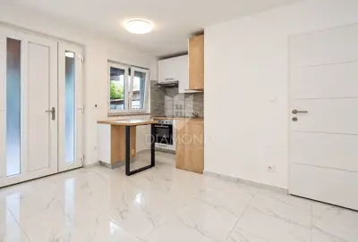 Peroj, potpuno nova prizemnica s bazenom nadomak mora – s 3 zasebne st - 11