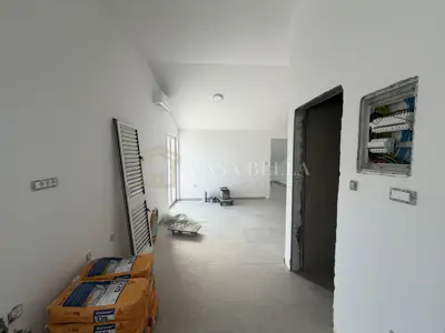 Crikvenica - neu renovierte 1 Zimmer + Wohnzimmer Wohnung mit Loggia