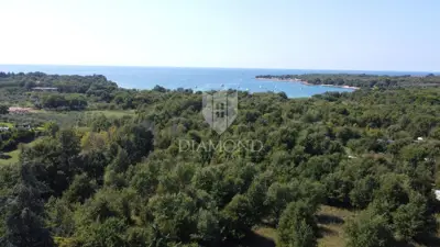 Poreč - exclusive plot 1,265 m², 500 m from the sea! - 2