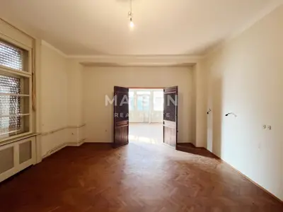 Wohnung 82 m², Pula Centar - 3 Zimmer und Balkon - 2