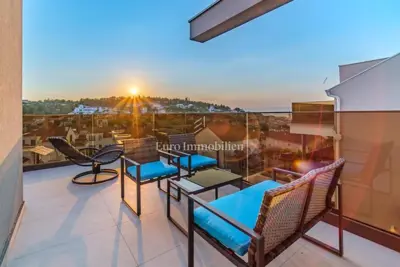 Apartman 86 m², otok Brač - pogled na more i dvije terase