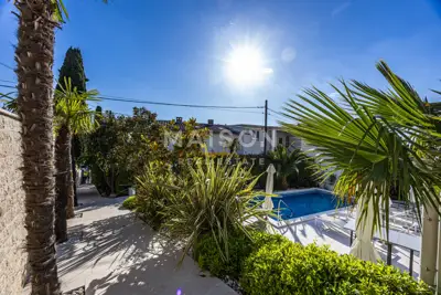 Prestigeträchtige Villa, 50 m bis zum Strand - 2