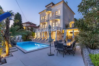 Prestigeträchtige Villa, 50 m bis zum Strand