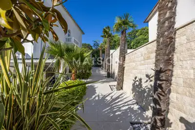 Prestigeträchtige Villa, 50 m bis zum Strand - 3