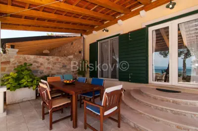 Prekrasna kuća, Mirca, otok Brač, prvi red uz more - 9