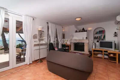 Prekrasna kuća, Mirca, otok Brač, prvi red uz more - 11