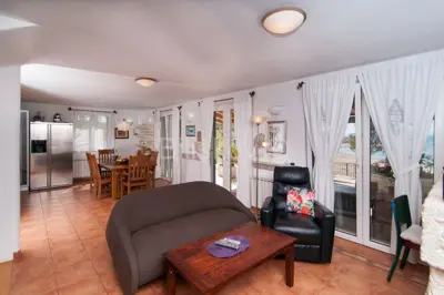 Prekrasna kuća, Mirca, otok Brač, prvi red uz more - 15