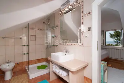 Prekrasna kuća, Mirca, otok Brač, prvi red uz more - 21