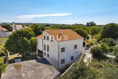 Haus 470 m², Smilčić - im Bau, 6-7 Schlafzimmer - 6