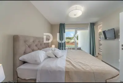 Villa 265 m², Poreč - beheizter Pool und Sauna - 20