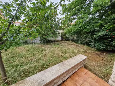Pula, centar, 2 jednosobna stana sa velikom terasom i vrtom - 11