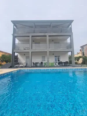 House 400 m², Pula, Veli vrh - pool and large yard