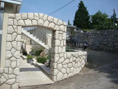Haus in Novi Vinodolski, 3 Apartments und Wohnung am Meer - 3