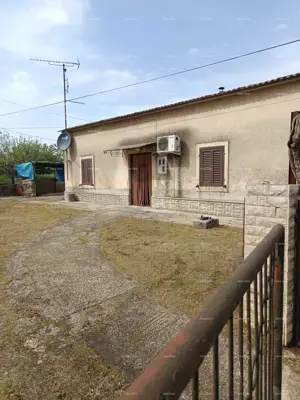 House 73 m², Marčana - quiet location and yard 220 m²