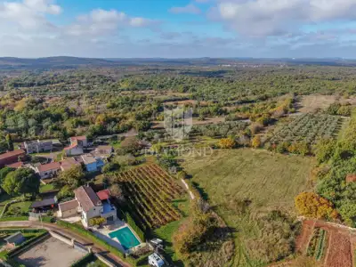 Svetvinčenat, a combination of plots in a perfect location