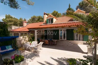 Prekrasna dvojna kuća, Mirca, otok Brač, prvi red uz more - 4