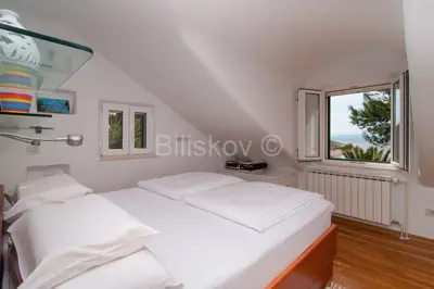 Prekrasna dvojna kuća, Mirca, otok Brač, prvi red uz more - 20