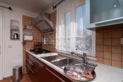 Prekrasna dvojna kuća, Mirca, otok Brač, prvi red uz more - 12