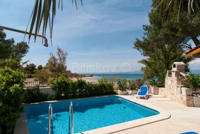 Prekrasna dvojna kuća, Mirca, otok Brač, prvi red uz more - 6