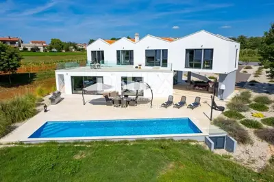 Villa 454 m², Višnjan - pool and large garden area - 3