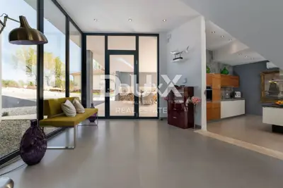 Villa 454 m², Višnjan - pool and large garden area - 14