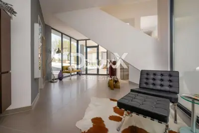 Villa 454 m², Višnjan - pool and large garden area - 10