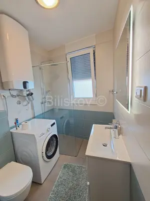 Wohnung 70 m², Strožanac, 2 Parkplätze und Loggia - 11