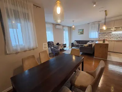 Wohnung 70 m², Strožanac, 2 Parkplätze und Loggia - 4
