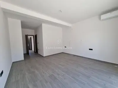 Okolica Poreča - Samostojeća kuća s bazenom - 12