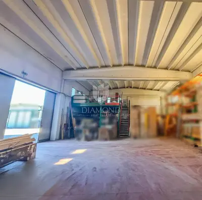 Business hall 600 m², Buje - warehouse and parking - 5