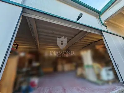 Business hall 600 m², Buje - warehouse and parking - 4