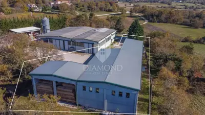 Business hall 600 m², Buje - warehouse and parking - 6