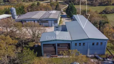 Business hall 600 m², Buje - warehouse and parking