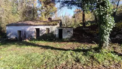 Anwesen 3.600 m², Šumber - ruhige Umgebung und zwei Steinhäuser - 2