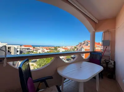 Novalja - apartman s terasom i pogledom na more