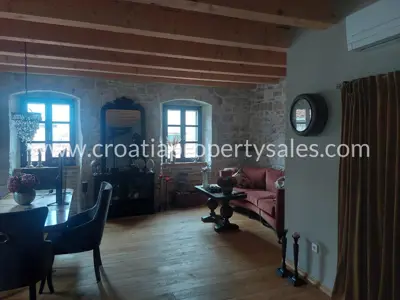 Kuća, Brač, 100 m², 750 000 € - 2