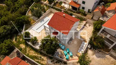 Moderna vila s bazenom na mirnoj lokaciji uz more - 4