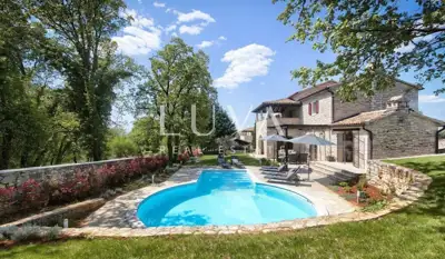 Haus 300 m², Muntrilj - Steinvilla mit Pool