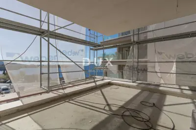 Dalmacija, Primošten, trosobni stan, 142,69 m², dva vrta - 4