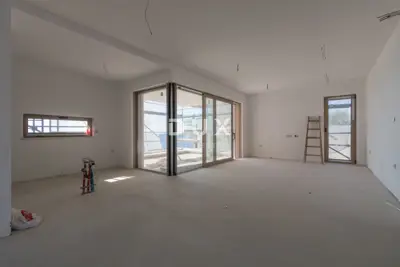 Dalmacija, Primošten, trosobni stan, 142,69 m², dva vrta - 2