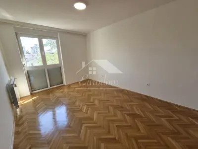 Stan na Knežiji, 3. kat bez lifta, 2 spavaće sobe i balkon - 3
