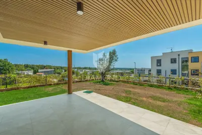 Apartment 94 m², Novigrad - ground floor and private yard