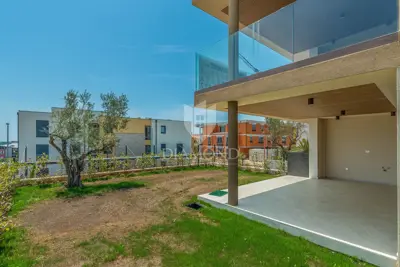 Apartment 94 m², Novigrad - ground floor and private yard - 2