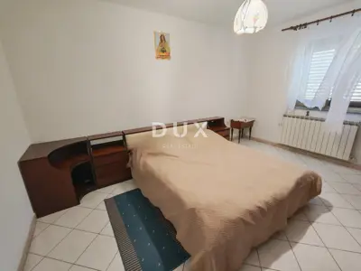 House 396 m², Lupoglav - spacious yard and two floors - 16