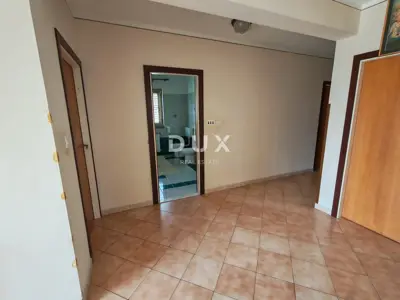 House 396 m², Lupoglav - spacious yard and two floors - 5