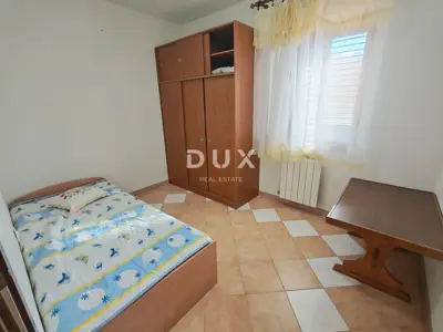 House 396 m², Lupoglav - spacious yard and two floors - 10
