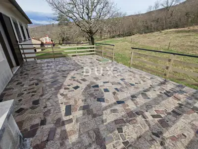 House 396 m², Lupoglav - spacious yard and two floors - 7