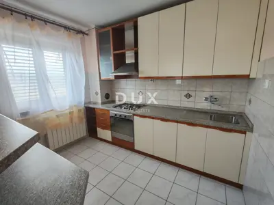 House 396 m², Lupoglav - spacious yard and two floors - 19
