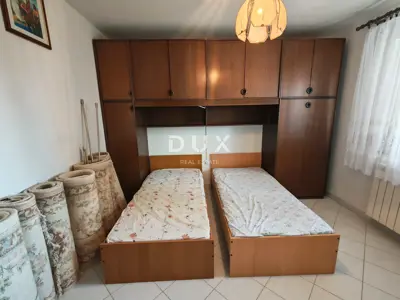 House 396 m², Lupoglav - spacious yard and two floors - 9
