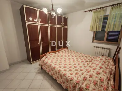 House 396 m², Lupoglav - spacious yard and two floors - 11